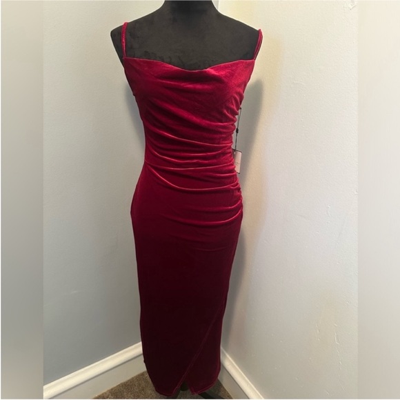 Laundry By Shelli Segal Dresses & Skirts - NWT Laundry by Shelli Segal Wine Velvet Cowl Neck Dress, Size 2